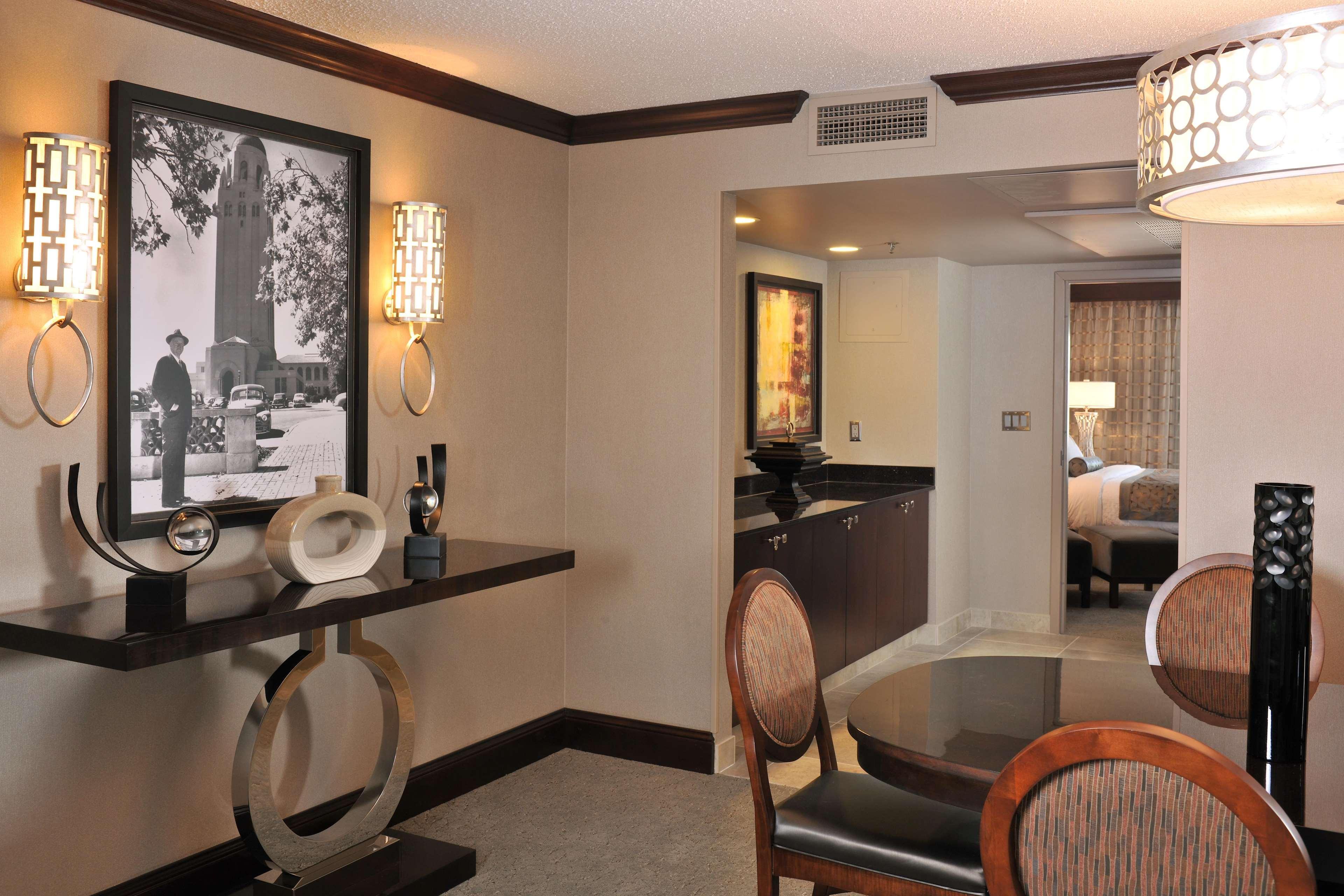 Embassy Suites Des Moines Downtown Стая снимка