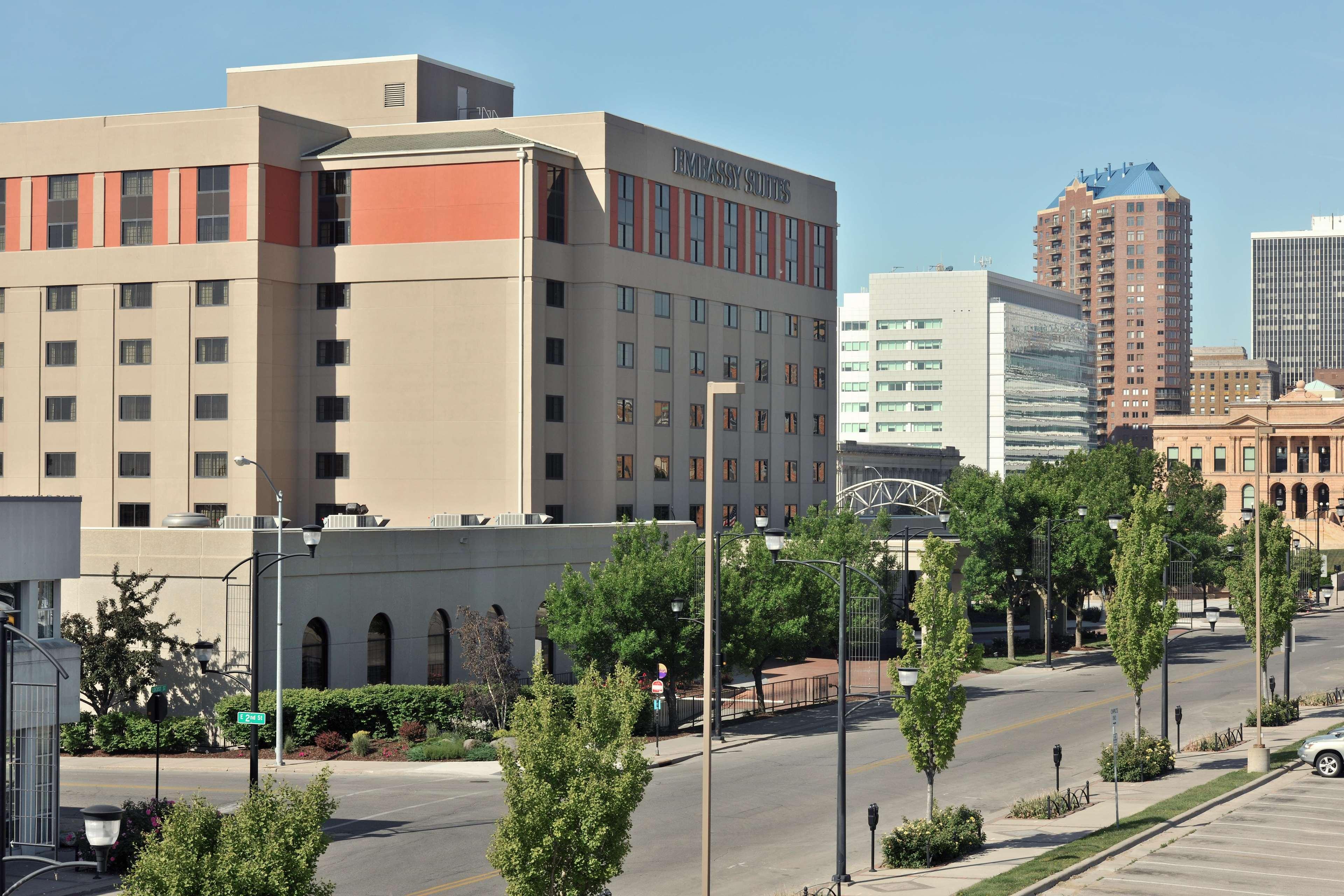 Embassy Suites Des Moines Downtown Екстериор снимка