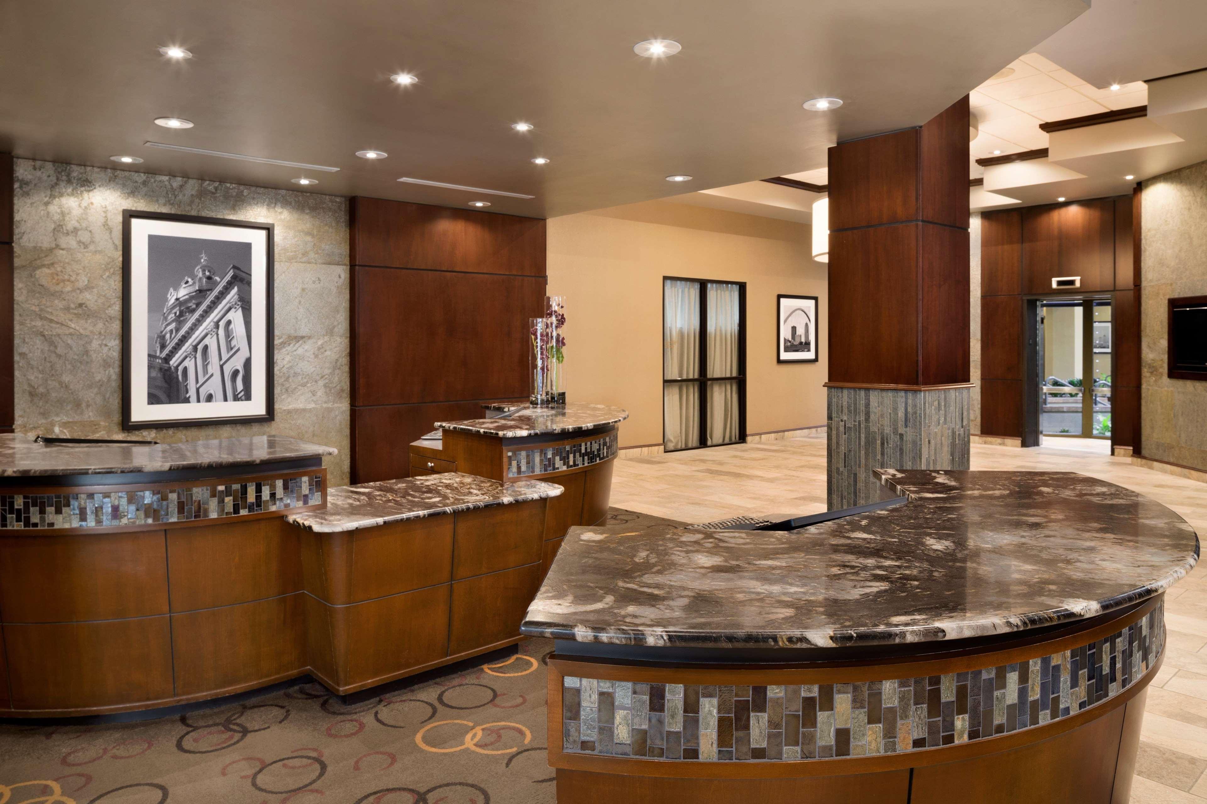 Embassy Suites Des Moines Downtown Екстериор снимка