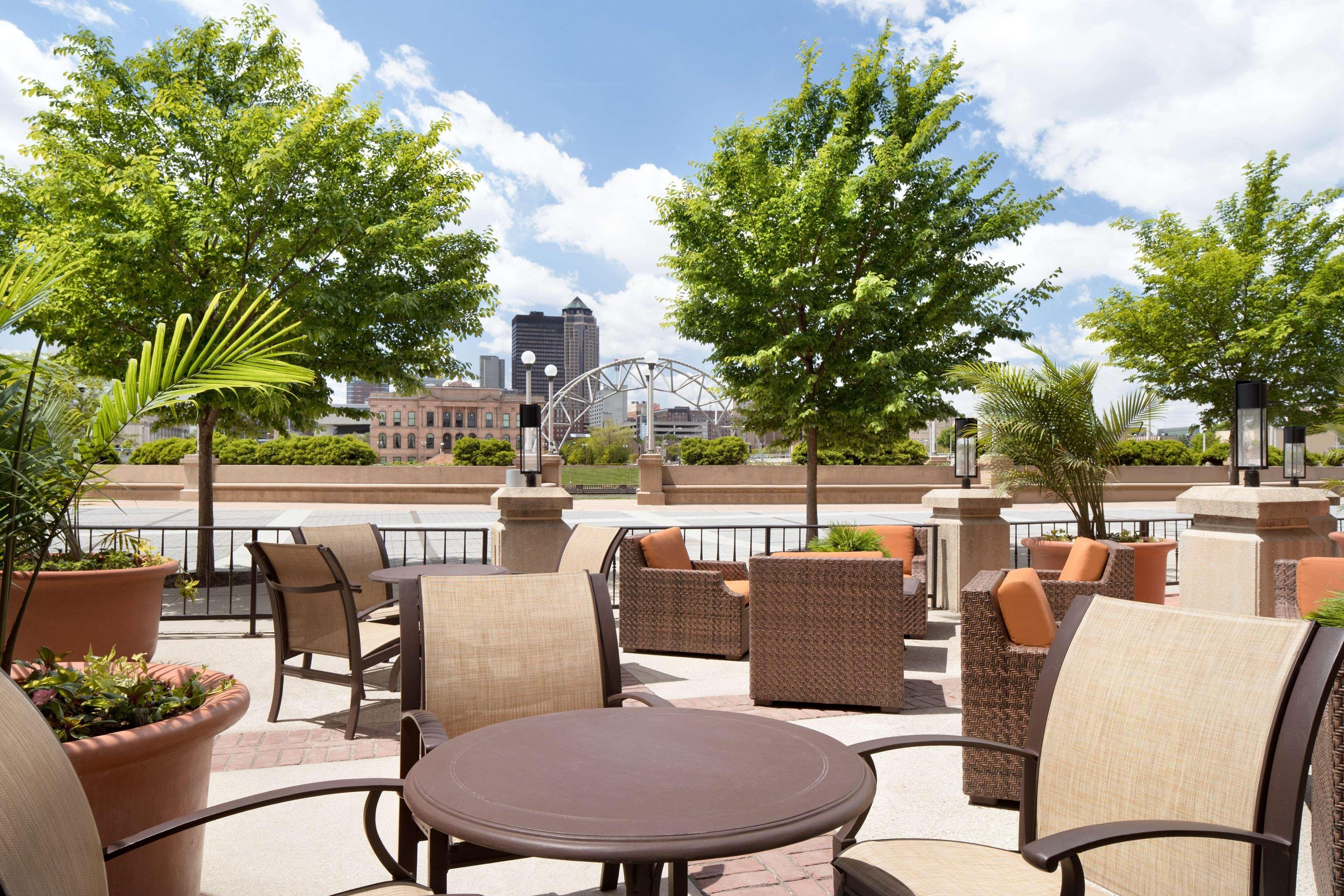Embassy Suites Des Moines Downtown Екстериор снимка