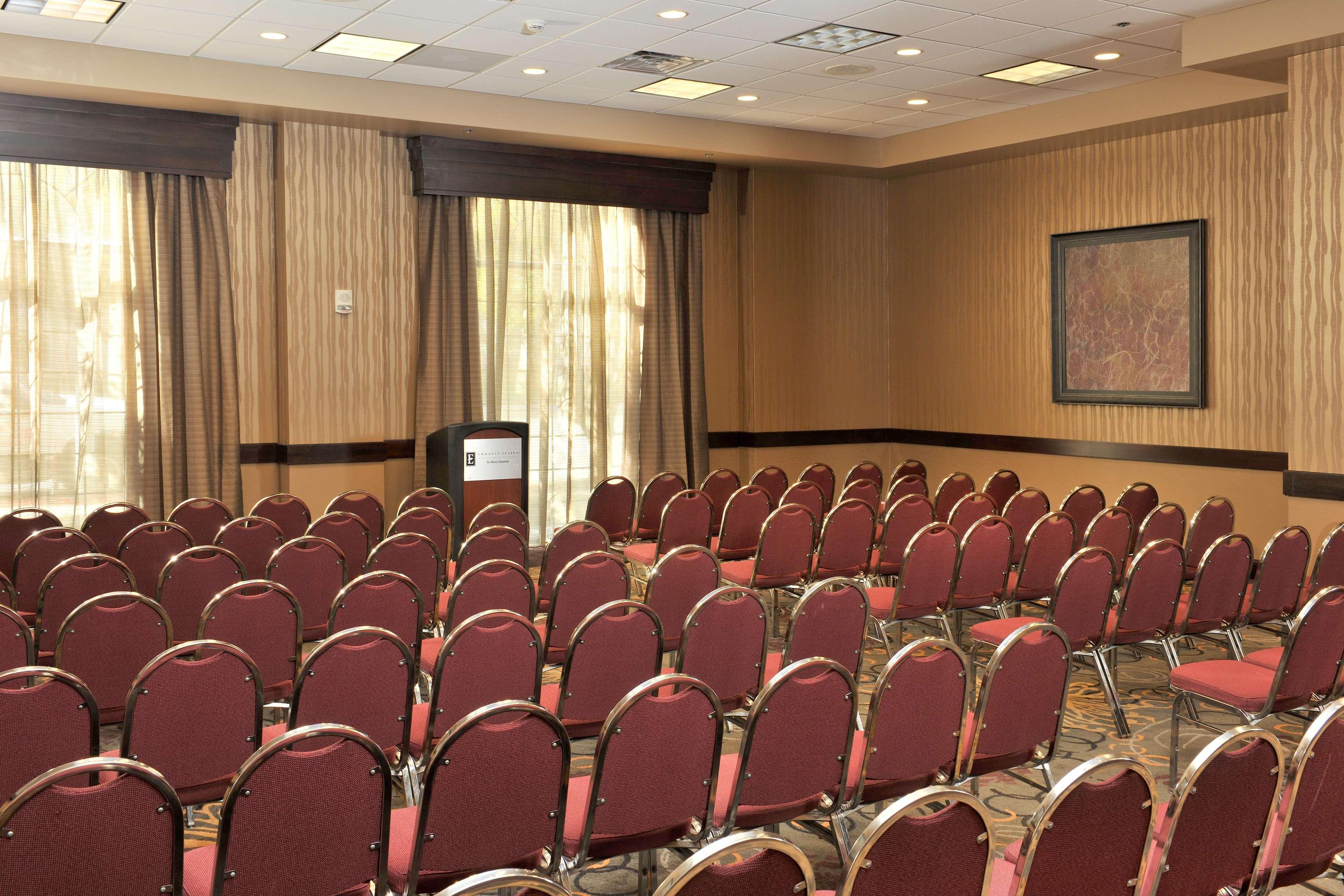 Embassy Suites Des Moines Downtown Бизнес снимка