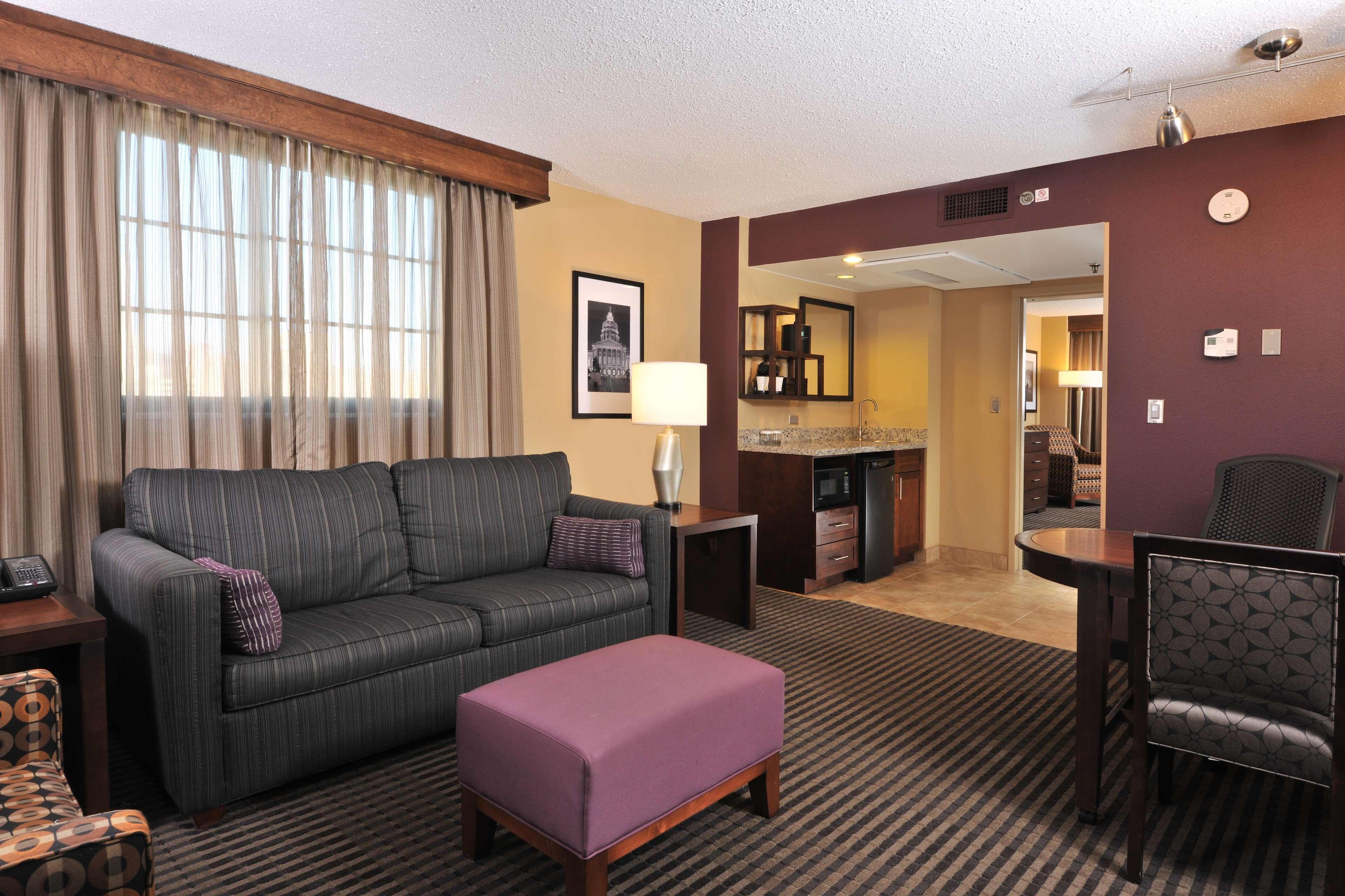Embassy Suites Des Moines Downtown Стая снимка
