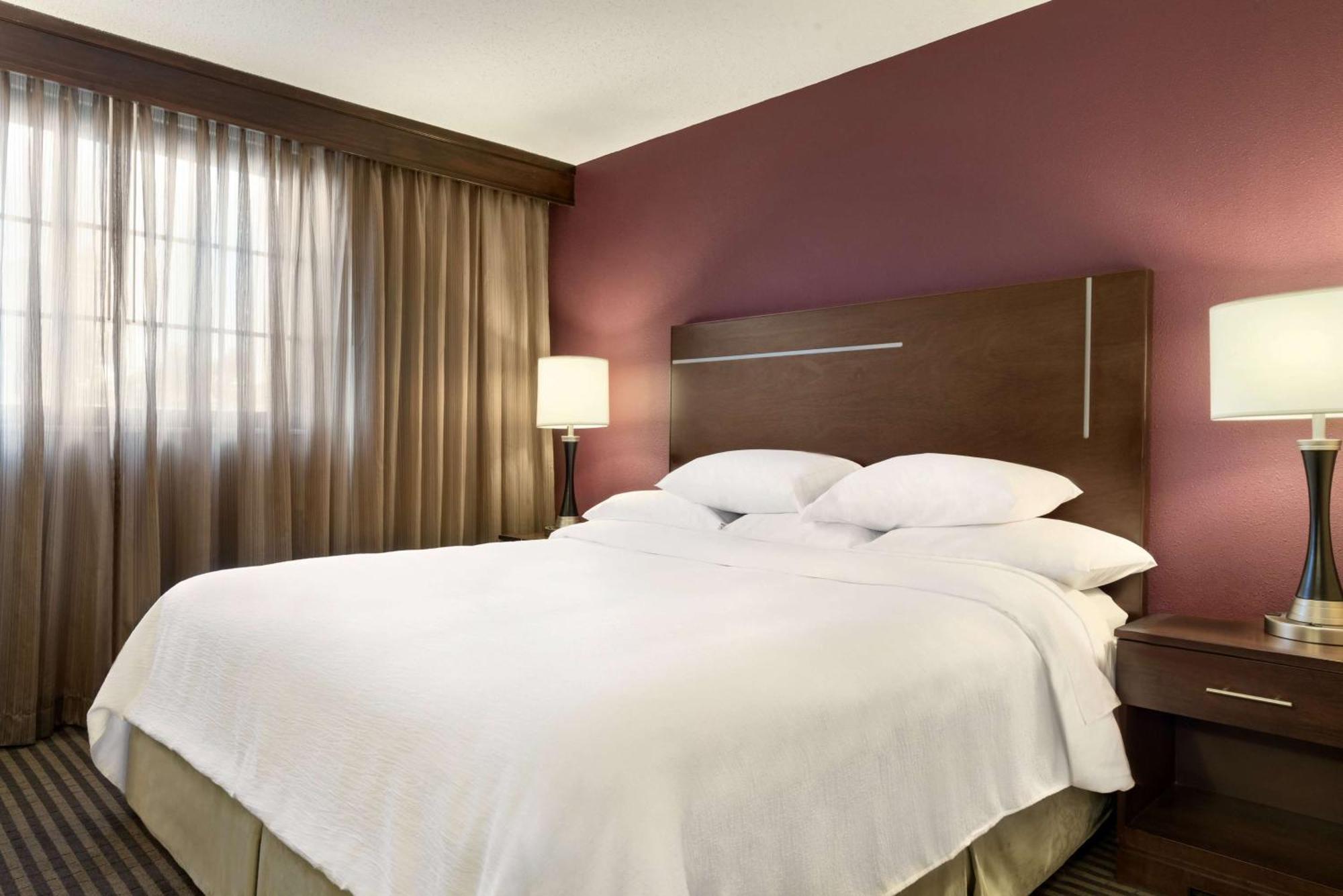 Embassy Suites Des Moines Downtown Екстериор снимка