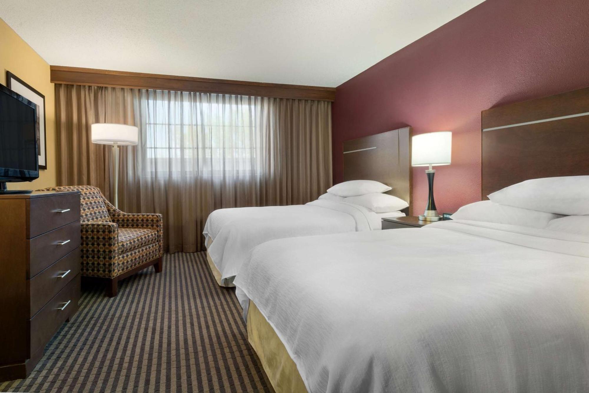 Embassy Suites Des Moines Downtown Екстериор снимка