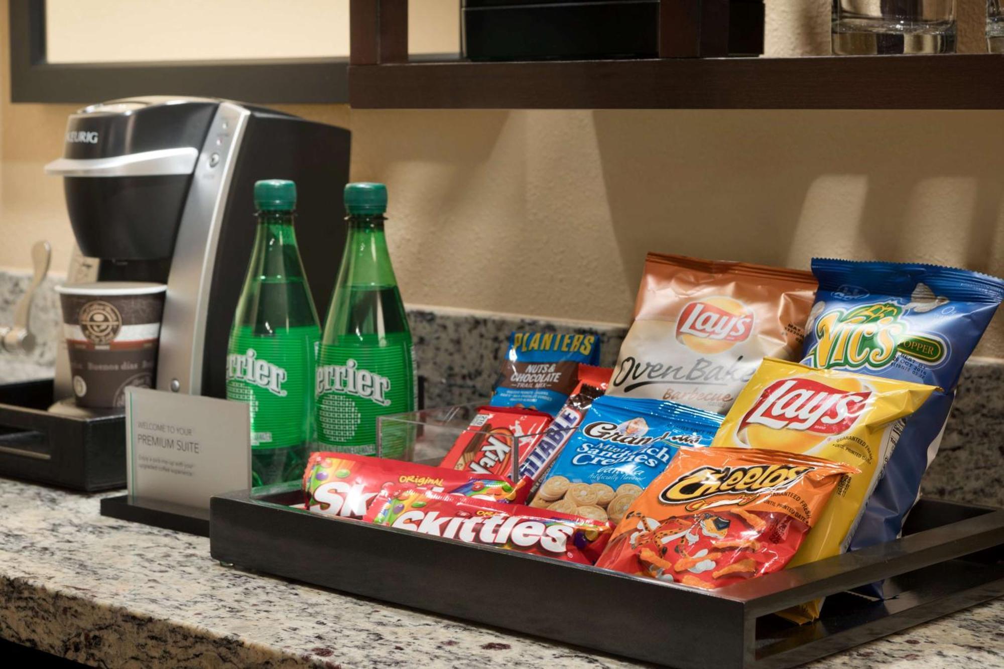 Embassy Suites Des Moines Downtown Екстериор снимка