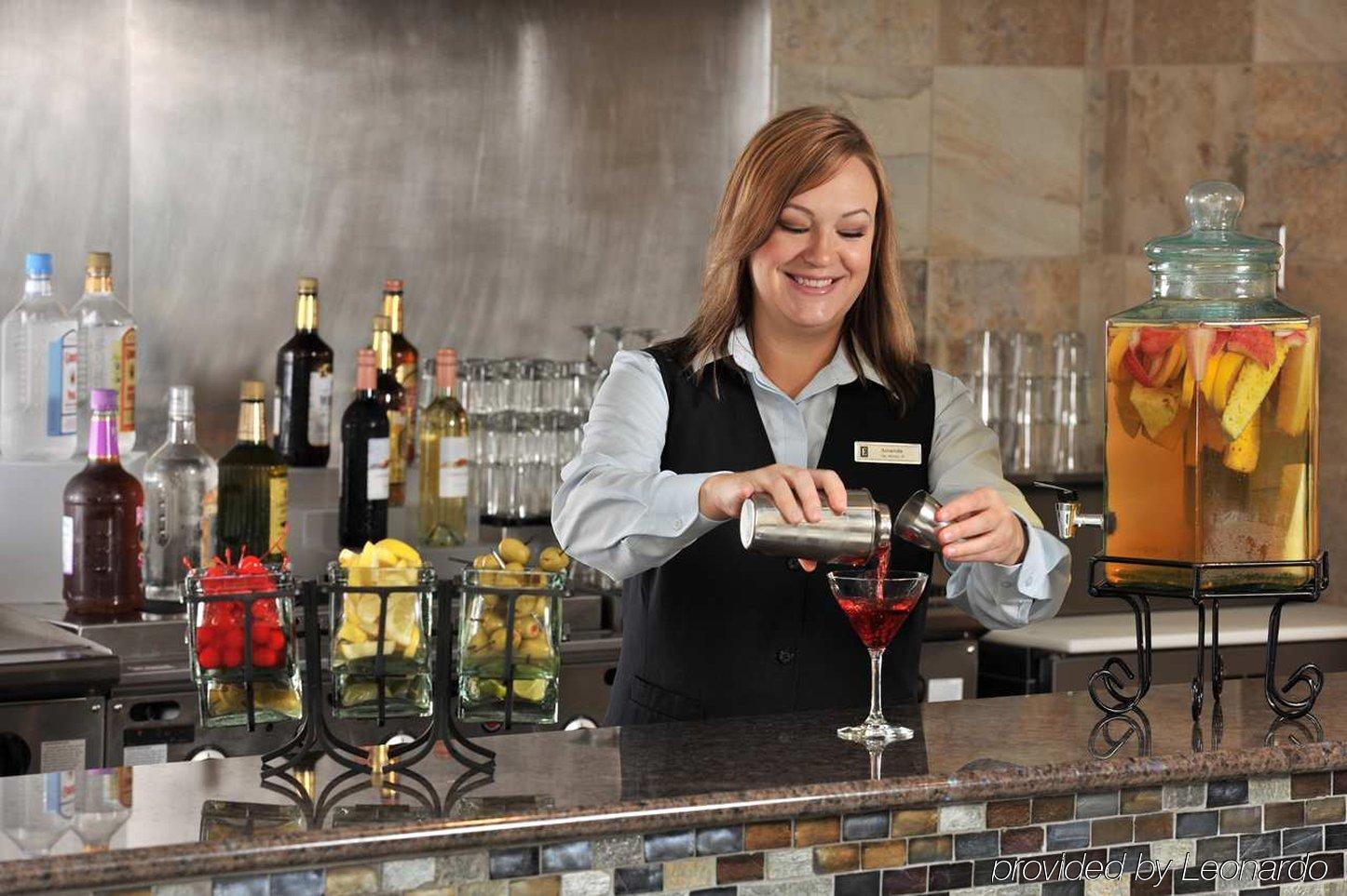 Embassy Suites Des Moines Downtown Екстериор снимка